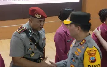 Kombes Pol FX Winardi Prabowo saat dilantik sebagai Direktur Reserse Kriminal Khusus Dirreskrimsus Polda Sulut oleh Irjen Pol Roycke Langie di Mapolda Sulut pada Kamis pagi (01/09).