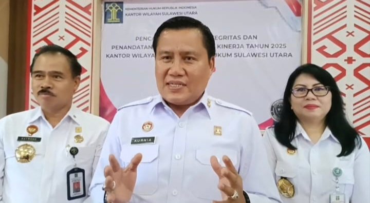 Kanwilkum Sulut Kurniaman Telaumbanua saat ditemui media usai mencanangkan Zona Integritas dan MOU Kanwilkum Sulut 2025, di Aula Mapalus Kanwilkum Sulut, Rabu (15/01)