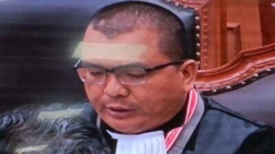 Kuasa Hukum E2L-HJP, Denny Indrayana ketika membacakan permohonan pencabutan Berkas PHP Pilgub Sulut di Sidang MK (Istimewa)