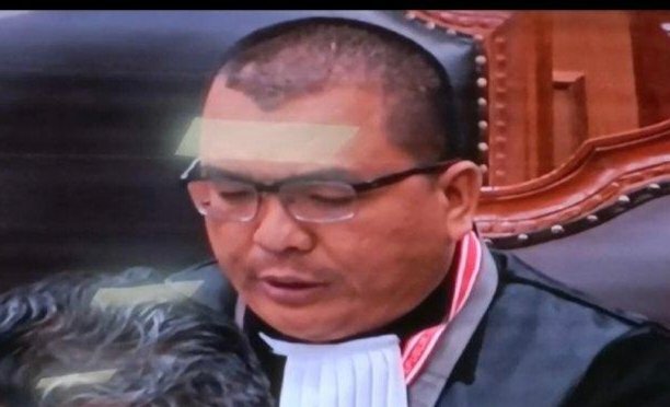 Kuasa Hukum E2L-HJP, Denny Indrayana ketika membacakan permohonan pencabutan Berkas PHP Pilgub Sulut di Sidang MK (Istimewa)