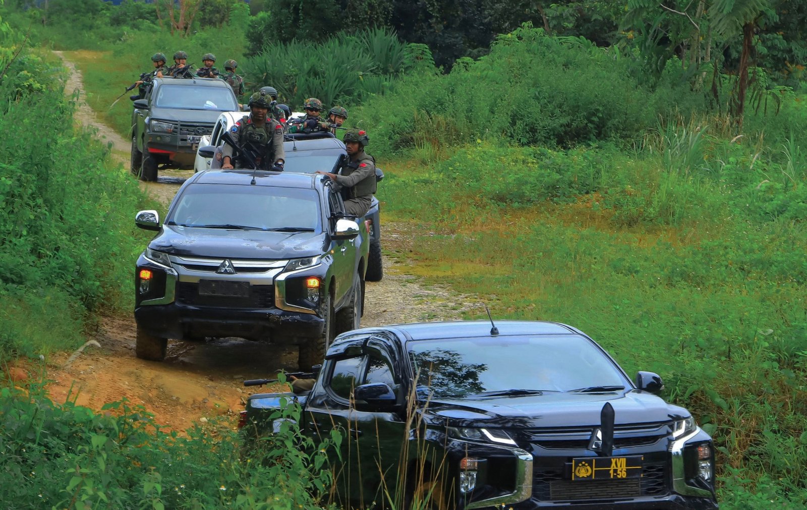 Puluhan petugas Polri-TNI yang tergabung dalam Satgas Ops Damai Cartenz-2025 bersama Polres Yalimo menggelar patroli berskala besar di Distrik Elelim, Kampung Hobakma, Kabupaten Yalimo, Jumat (10/01/2025).