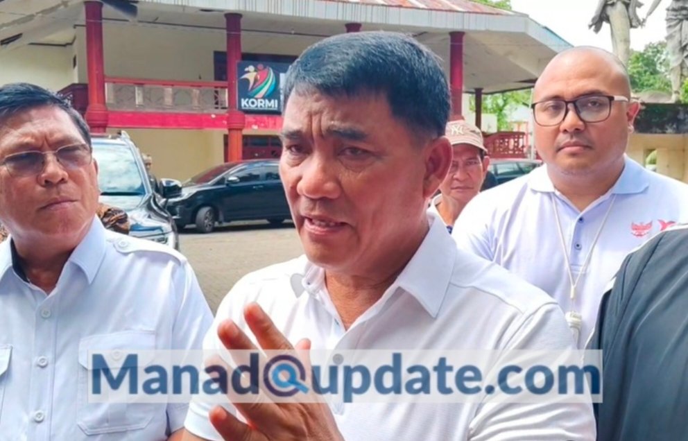 Gubernur YSK melarang keras ASN yang masih di jam kerja untuk bersantai atau nongkrong di Rumah Kopi, hal ini agar ASN tidak makan tulang kata Selvanus, Jumat (07/03)