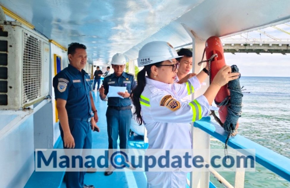 Tim Pemeriksa Kelaikklautan Kapal Penumpang KSOP Manado melakukan Uji Petik atau Ramp Check pada sejumlah kapal penumpang di Pelabuhan Manado, sesuai surat edaran dari DJPL dalam rangka libur sekolah tengah tahun 2025, Senin 3 Juni 2025.