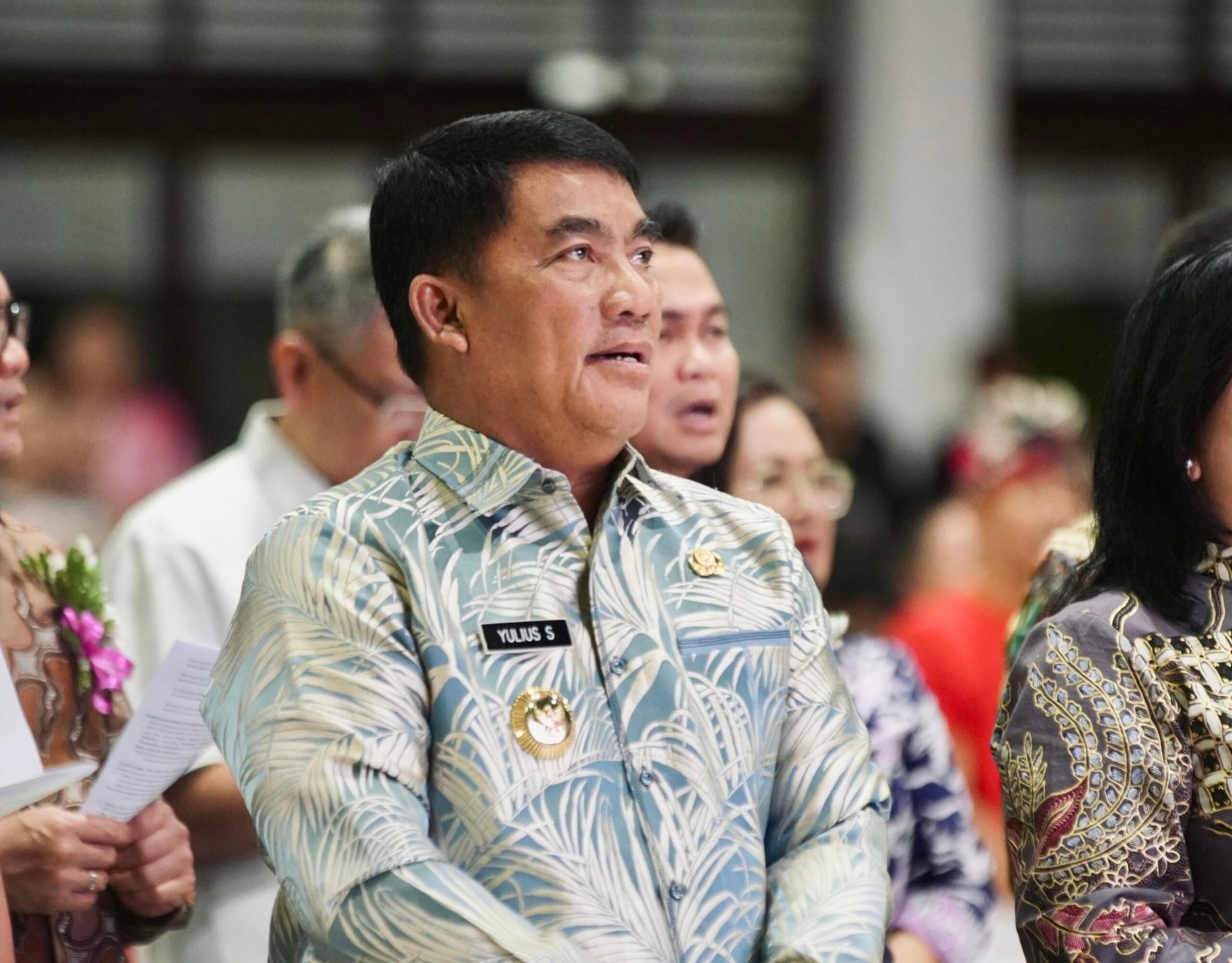 Gubernur Yulius Selvanus menyambut dengan tangan terbuka seluruh peserta Konas PKB PGI ke XVIII dari berbagai daerah di Indonesia. Kehadiran mereka di Kota Tomohon, menurutnya, adalah bukti nyata bahwa Sulawesi Utara adalah rumah persaudaraan yang senantiasa hangat dan penuh berkat.