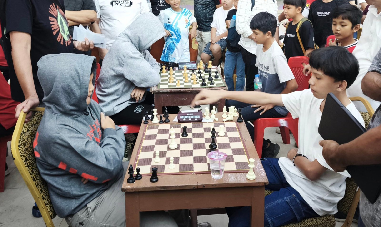 Ratusan pelajar dari berbagai sekolah di wilayah Sulut berkumpul untuk mengikuti Turnamen Catur Pelajar yang digelar dalam rangka menyambut Hari Ulang Tahun ke-61 Provinsi Sulawesi Utara.