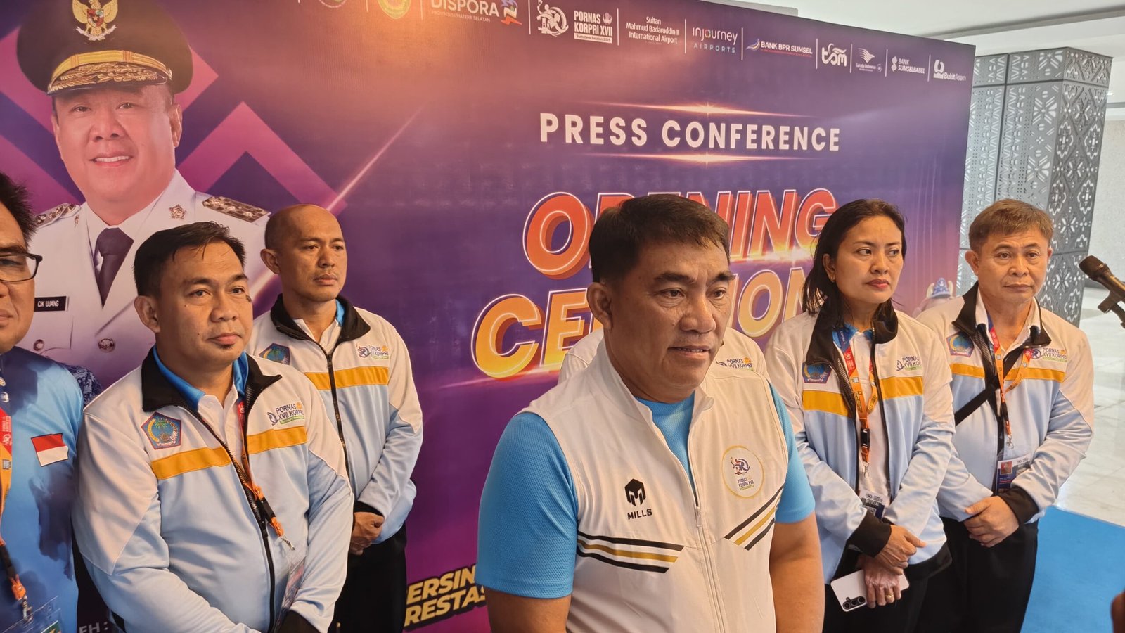 Gubernur Sulawesi Utara (Sulut) Yulius Selvanus hadir langsung pada Opening Ceremony Pekan Olahraga Nasional (Pornas) Korpri XVII di Palembang, Sumatera Selatan, Minggu 5 Oktober 2025.