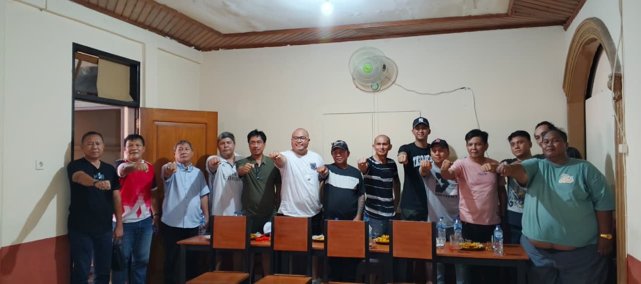 Menjelang launching resmi Persma 1960 pada Rabu, 12 November mendatang, manajemen Persma 1960 menggelar pertemuan bersama para fans dan supporter yang tergabung dalam Persma Fans Club (PFC), di sebuah cafe di Manado, Sabtu 8 November 2025.